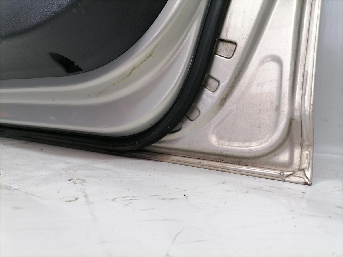 VW Touran original T&uuml;r vorn rechts LR7L Silver Leaf Rohbau Bj.2009